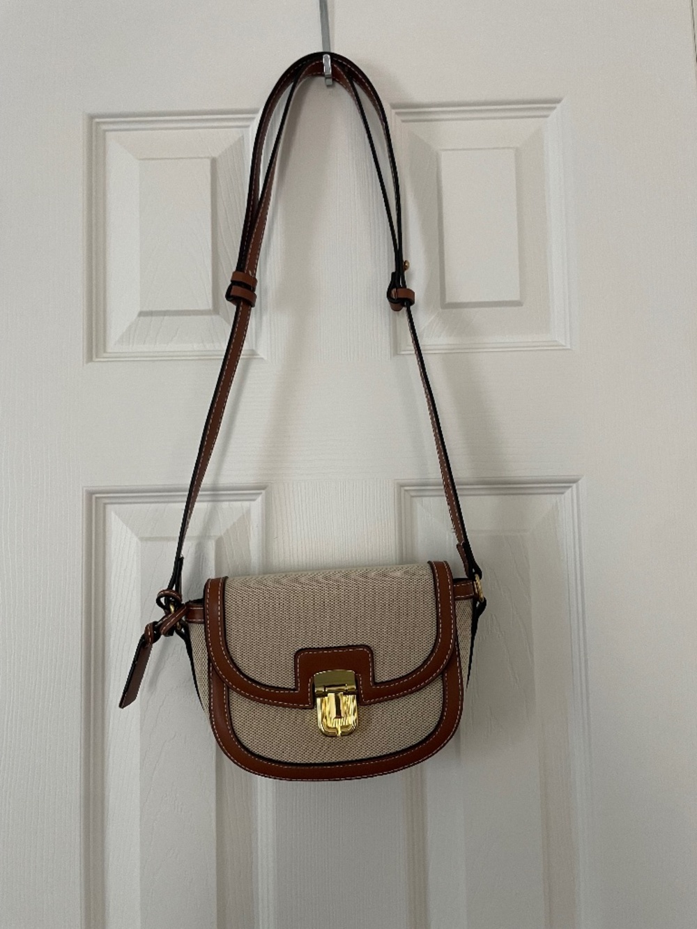 Structured shoulder bag